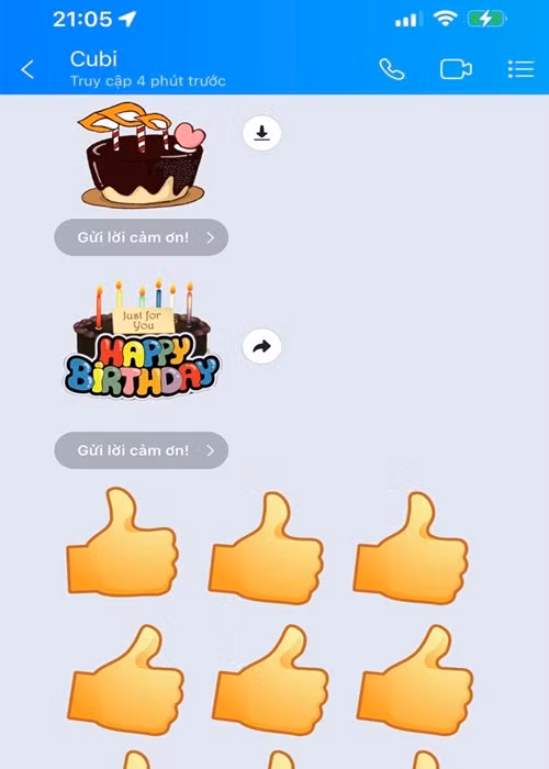 “Bi nói với bà giúp việc để Bi lãnh lương xong Bi mua quà sinh nhật cho mẹ (không biết lãnh lương ở đâu ra nữa cưng ghê). Bi gửi icon bánh sinh nhật trước tặng mẹ đứt ruột khúc này luôn. Mãi yêu con trai của mẹ”, Lâm Khánh Chi viết.