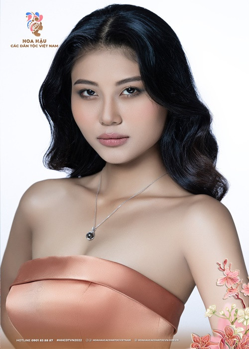 Bằng tuổi Hoa Đan, Thu Thảo cao 1m77, có số đo ba vòng 74-61-88cm. Ảnh: Fanpage Hoa hậu các Dân tộc Việt Nam