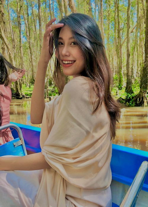 Thu Thảo rạng rỡ ở đời thường. Ảnh: FBNV
