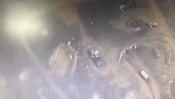 Bên cạnh đó, phía Azerbaijan còn công bố hình ảnh do máy bay không người lái ghi lại khoảnh khắc tiêu diệt thành công một hệ thống S-300 của Armenia, cho thấy họ đã làm chủ bầu trời và nắm rõ cách vô hiệu hóa vũ khí này.