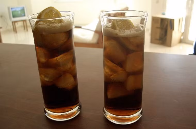 Người Mỹ và châu Âu thường gọi loại cocktail của Cuba bằng tên gọi Cuba Libre (làm từ rượu rum, cola…). Tuy nhiên, ngay ở Cuba, người dân nước này lại gọi nó bằng tên mentirita.