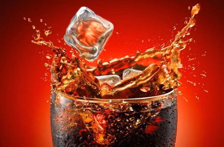 Cùng với Triều Tiên, Cuba là quốc gia thứ hai trên thế giới cấm bán đồ uống nhãn hiệu Coca-Cola. Lệnh cấm này đã tồn tại trong gần 60 năm qua và mới được gỡ bỏ vào năm 2015.
