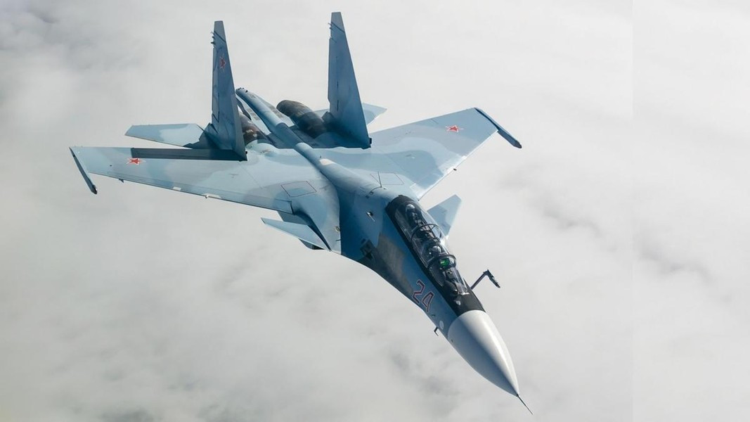 Không chỉ riêng động cơ, tiêm kích Su-30SM2 còn dự kiến được đồng nhất với Su-35S ở cả hệ thống điện tử hàng không, trong đó nổi bật là radar mảng pha quét thụ động N035 Irbis.