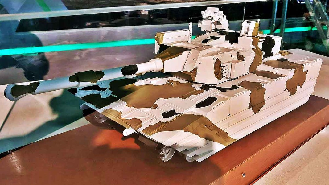 Vào tháng 1 năm nay, báo chí Ấn Độ đã đưa tin về việc bắt đầu tiến hành thử nghiệm nguyên mẫu xe tăng hạng nhẹ Zorawar tại nhà máy. Sau khi quá trình trên kết thúc, phương tiện này đã được bàn giao cho Lục quân Ấn Độ để thử nghiệm cấp Bộ Quốc phòng.