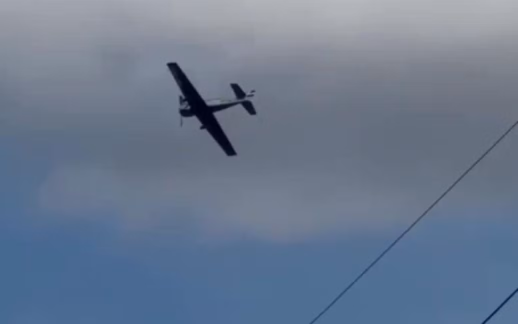 Yak-52, vốn được Lực lượng Vũ trang Ukraine sử dụng làm kẻ "săn lùng máy bay không người lái của Nga", đã nhiều lần xuất hiện trong các video tuyên truyền của Ukraine. Chiếc máy bay này dù có thiết kế lỗi thời nhưng đã được điều chỉnh để thực hiện các nhiệm vụ chống máy bay không người lái. Việc lắp đặt súng máy trên Yak-52 cho phép nó bắn vào UAV, khiến nó trở thành phương tiện hiệu quả để chống lại trinh sát và tấn công máy bay không người lái của đối phương.