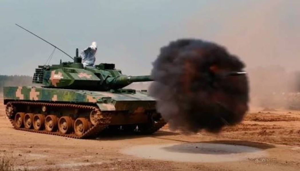 Xe tăng hạng trung này có vỏ giáp chống được đạn pháo cỡ nhỏ hay rocket kiểu RPG-7, nhờ tên lửa chống tăng có điều khiển với tầm bắn lên tới 5 km, giúp nó tác chiến hiệu quả trong điều kiện miền núi.