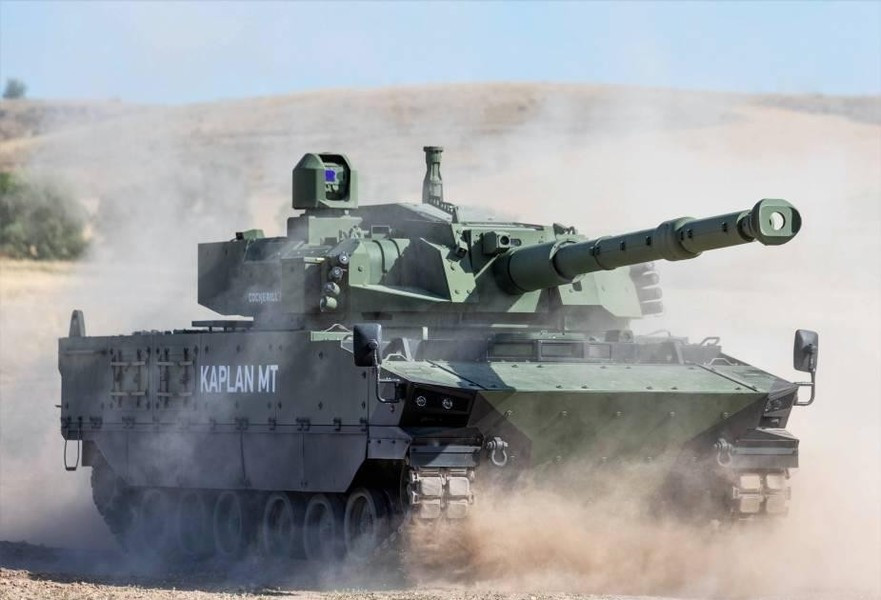 "Trái tim" của xe là động cơ diesel Caterpillar công suất 710 mã lực, cho tốc độ tối đa 70 km/h. Xe tăng Kaplan MT có thể tích hợp hệ thống phòng vệ chủ động Pulat do Thổ Nhĩ Kỳ sản xuất.