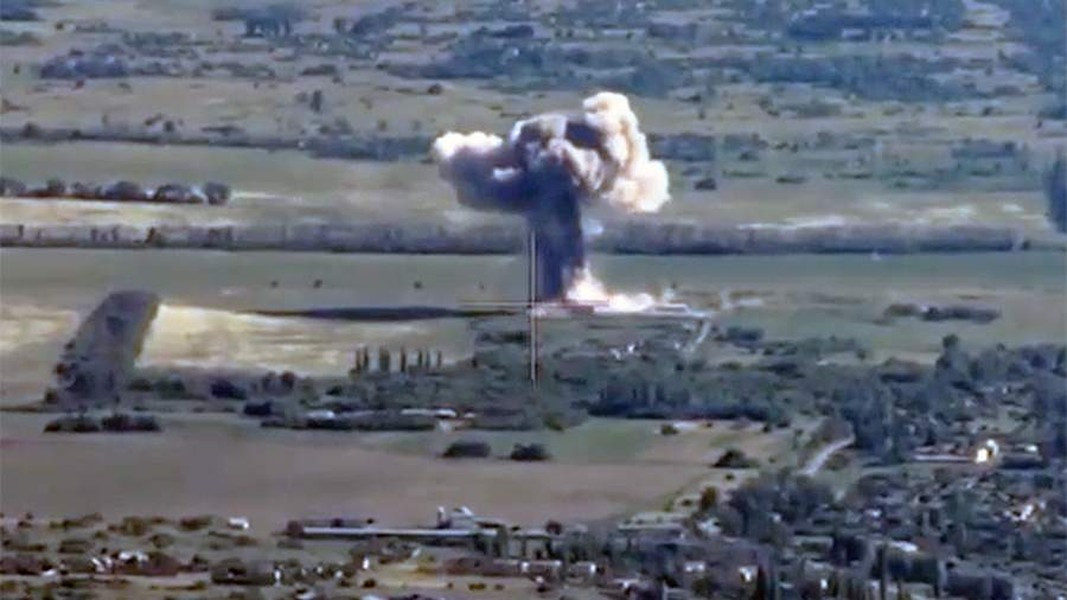 Một đoạn video được đăng tải gần đây cho thấy Không quân Nga sử dụng cùng lúc 4 quả bom chùm RBK-500 tấn công các vị trí của Quân đội Ukraine."