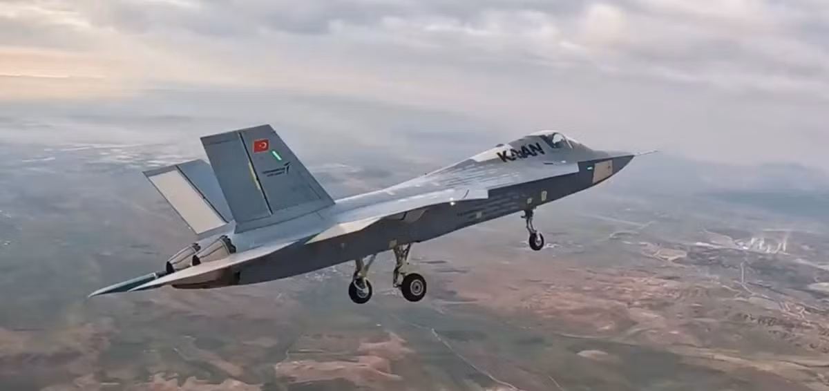 Bộ thiết bị điện tử hàng không của máy bay chiến đấu KAAN dự kiến sẽ là thiết bị hiện đại nhất, có hệ thống radar mảng pha chủ động tiên tiến, cùng khả năng tác chiến điện tử hiện đại.
