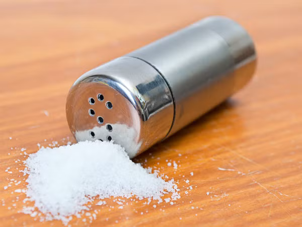 Muối chưa tinh chế. Đây là một trong những thực phẩm giàu i ốt. Đây là một nguyên tố đóng vai trò quan trọng trong việc duy trì cân bằng hormone tuyến giáp, đồng thời làm giảm sự phát triển của u tuyến giáp. Một trong những nguồn cung cấp i-ốt dồi dào là thực vật từ biển: tảo bẹ, rong biển, sữa, ngũ cốc và trứng...