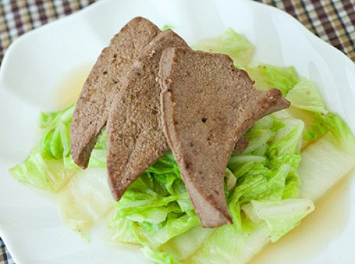 Gan. Gan rất giàu vitamin A, một chất tăng cường tuyến giáp quan trọng nhất và mạnh nhất trong toàn bộ chất dinh dưỡng. Vitamin A đóng một vai trò quan trọng trong việc phục hồi sức khỏe tuyến giáp. Một người nên bổ sung 25.000 IU vitamin A mỗi ngày để tăng lượng hormone tuyến giáp và giảm lượng TSH để cải thiện chức năng tuyến giáp.