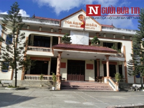 Can bo toa an tu tap an kem dan cho dai co