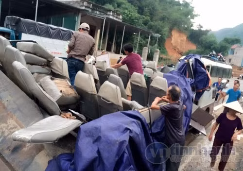 O to khach bi dam bay noc, 7 nguoi nhap vien