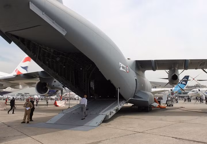 Khoang chứa hàng của A400M có chiều cao và chiều rộng gần 4m, chiều dài tới gần 18m. (Ảnh: Airbus)