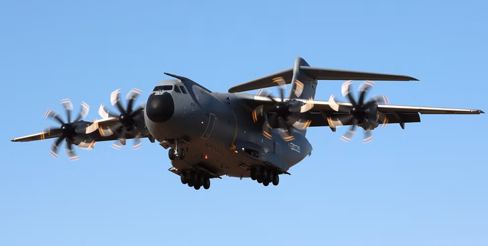 Airbus A400M Atlas là một trong những máy bay vận tải lớn nhất, hiện đại nhất của phương Tây, được hãng Airbus Military nghiên cứu chế tạo từ những năm 1980. (Ảnh: militaryaircraft-airbusds)