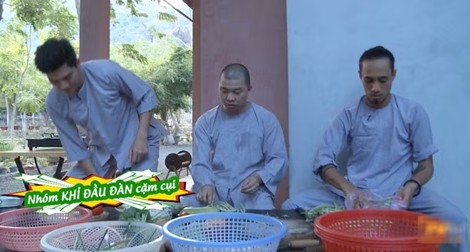 Cuối ngày, ba ông bố - Thành Được, Hải Anh, Anh Khoa - bắt tay làm nội trợ, thực hiện những món chay cho bữa tối.