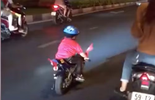 Chung ket AFF 2018: CSGT TP HCM khuyen cao khong qua khich, coi do xuong duong-Hinh-7