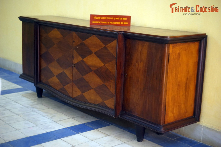 Tủ đựng tài liệu của Bác Hồ.