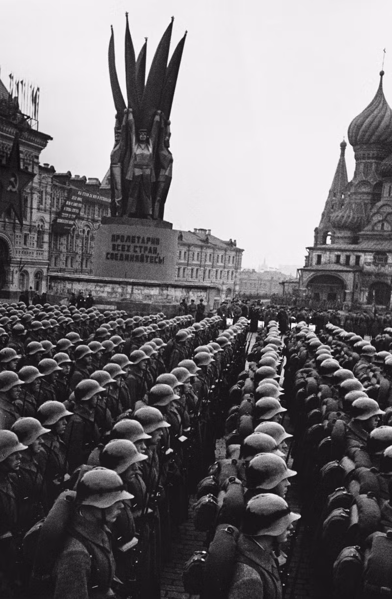 Duyệt binh trên Quảng trường Đỏ, 1940. Ảnh: Mark Markov-Grinberg.