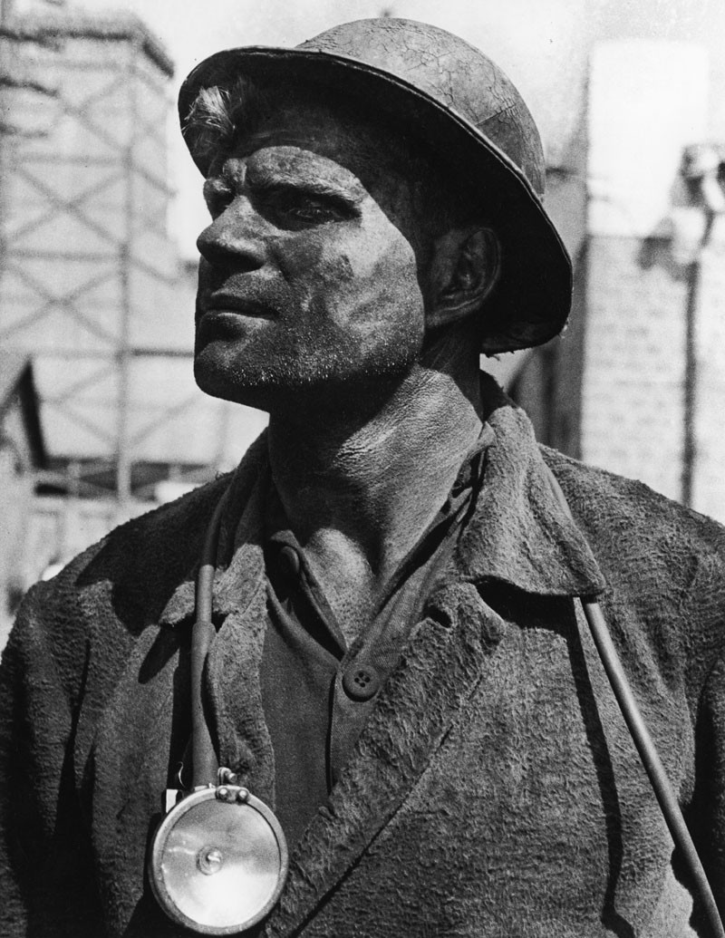 Chân dung anh Nikita Izotov, Người thợ mỏ vùng Donbass, Ukraine, 1934. Ảnh: Mark Markov-Grinberg.