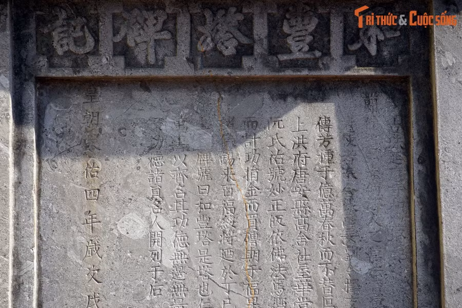  2. Một trong những trung tâm Phật giáo cổ nhất khu vực. Chùa Dâu là trung tâm phật giáo đầu tiên của Việt Nam. Đây là trung tâm Phật giáo được hình thành sớm hơn cả hai trung tâm Phật giáo nổi tiếng của Trung Quốc thời kỳ nhà Hán là Bành Thành và Lạc Dương.