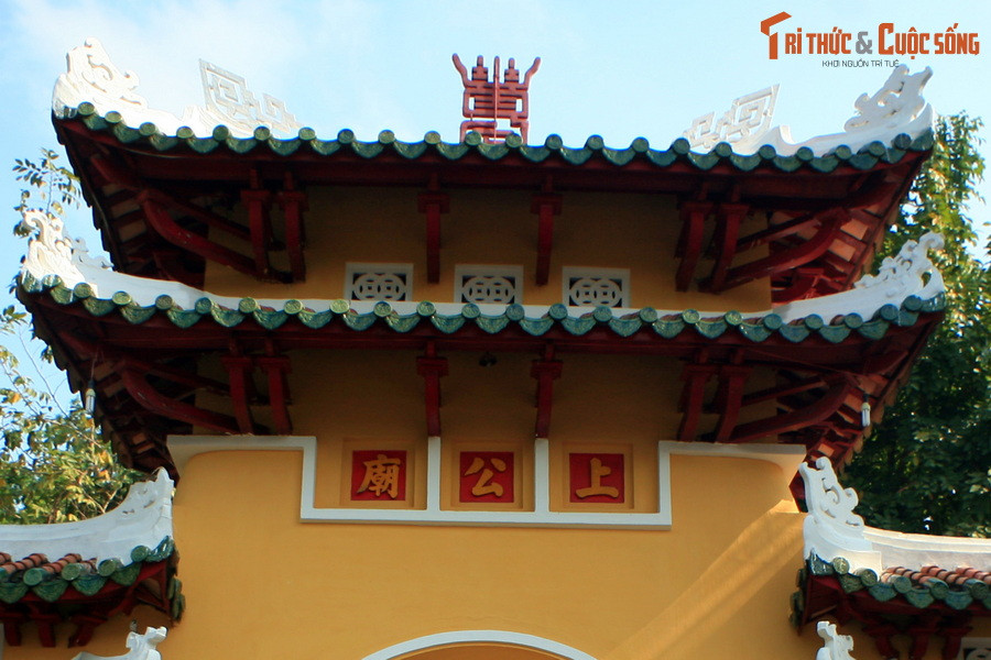 Trong những thập niên 1950-1970, cổng tam quan của lăng mộ Tả quân Lê Văn Duyệt từng được chọn làm biểu tượng của vùng đất Sài Gòn - Gia Định.