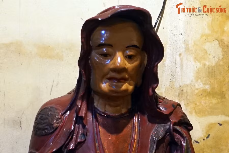 Trong dòng chảy lịch sử Việt Nam, Thái sư Trần Thủ Độ (1225-1400) được biết đến như một nhà chính trị xuất sắc, có công sáng lập và củng cố vương triều Trần. Vốn có võ nghệ xuất chúng, ông tham gia đánh dẹp các thế lực cát cứ, được nhà Lý phong giữ chức Điện tiền chỉ huy sứ.