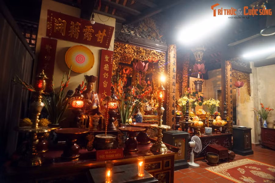 Sau khi qua đời, Thái sư Trần Thủ Độ được thờ ở nhiều địa địa phương vùng đồng bằng Sông Hồng, đặc biệt là ở Nam Định và Thái Bình. Tại Hà Nội, nơi duy nhất thờ ông chính là chùa Cầu Đông ở khu phố cổ Hà Nội.