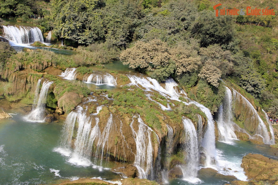 Theo đánh giá của các trang web du lịch, thác Bản Giốc là một trong những thác nước kỳ vĩ, đáng ghé thăm nhất trên thế giới, là một địa điểm mà những người mê khám phá thiên nhiên nên ghé thăm ít nhất một lần trong đời. Ảnh: Đức Thuận.