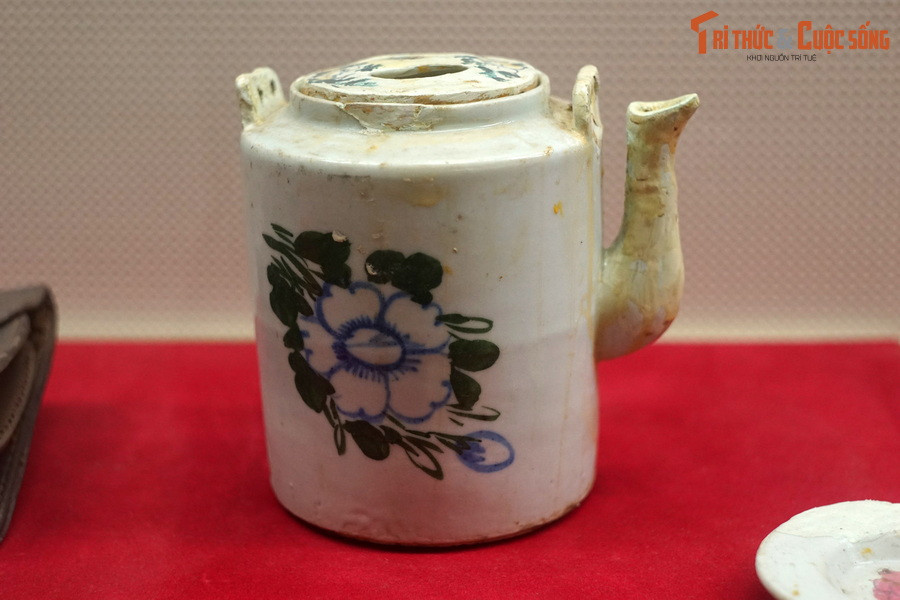 Ấm tích, ông Dương Văn Sính (dân tộc Tày) ở xã Quang Tín, huyện Bắc Sơn, tỉnh Lạng Sơn, dùng đựng muối tiếp tế cho du kích Bắc Sơn, năm 1941.