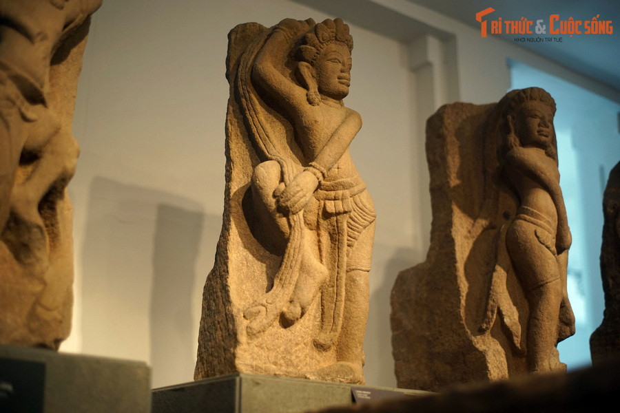 Loạt tượng vũ công có niên đại từ thế kỷ thứ 10, được tìm thấy ở di tích Trà Kiệu.
