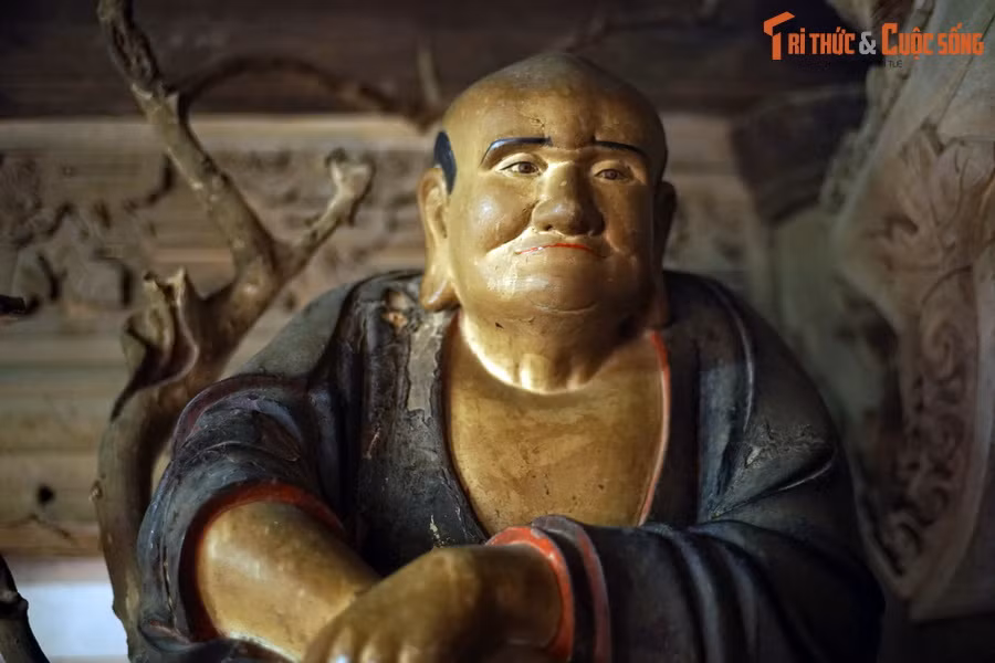 18 bức tượng này là nguồn cảm hứng cho nhà thơ Huy Cận sáng tác những câu thơ lay động lòng người trong bài thơ “Các vị La Hán chùa Tây Phương” năm 1960.