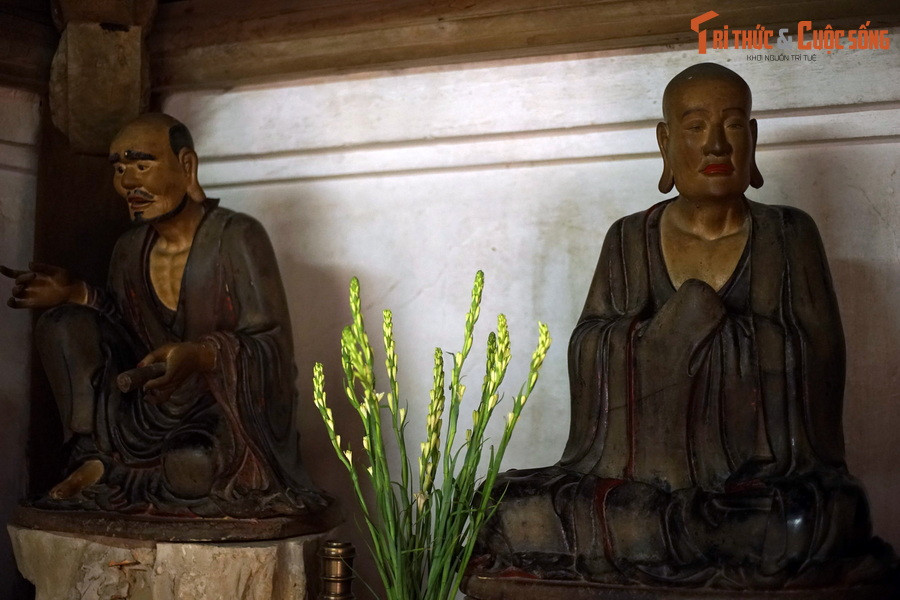 ...Phật Đà Mật Đa (Bouddhamitra), Hiệp Tôn Giả (Parsva), Mã Minh (Asvagosha), Ca Tỳ Ma La (Capimala), Long Thụ (Nagarjuna), La Hầu La Đa (Rahulata), Tăng Già Nan Đề (Sanghanandi), Già Da Xá Đa (Samghayacas), Cưu Ma La Đa (Kumarata) và Xà Dạ Đa (Jayata).