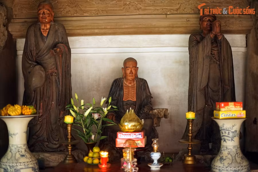 Các tác phẩm này tái hiện hình ảnh 18 vị Sư tổ của Phật giáo, gồm Tôn giả Ca Diếp (Mahakasyapa), Tôn giả A Nan (Ananda), Thương Na Hòa Tu (Sanakavasa), Ưu Bà Cúc Đa (Upagupta), Đề Đa Ca (Dhritaka), Di Giá Ca (Michakha), Bà Tu Mật (Vasumatra), Phật Đà Nan Đề (Bouddhanandi)...