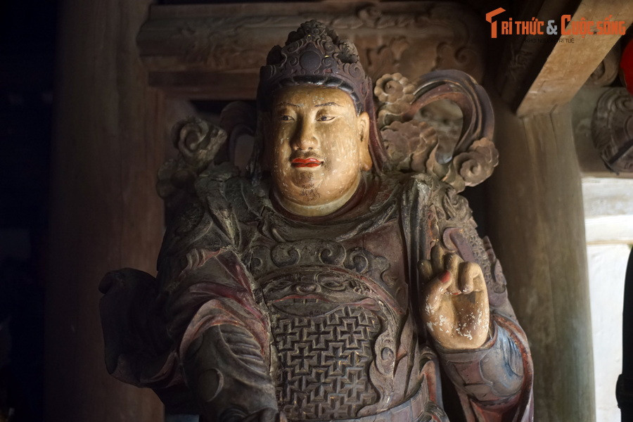 Phần lớn các tượng của chùa Tây Phương có niên đại vào cuối thế kỷ 18. Một số tượng khác được tạc vào giữa thế kỷ 19.