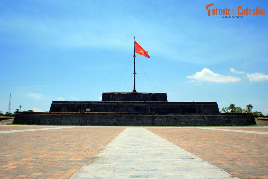 Kể từ ngày đất nước hoàn toàn thống nhất cho đến nay, lá cờ đỏ sao vàng luôn kiêu hãnh tung bay trên đỉnh Kỳ đài Huế. Vào năm 2018, Trung tâm Bảo tồn Di tích cố đô Huế đã tiến hành phục hồi hai điếm canh trên Kỳ đài theo kiến trúc triều Nguyễn xưa.