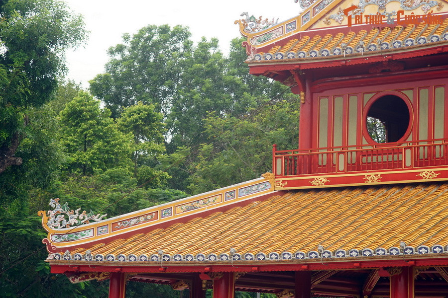 Trong hơn 200 năm tồn tại, Phu Văn Lâu được trùng tu khoảng 10 lần, lần đầu tiên vào năm 1905, lần gần đây nhất là vào năm 2015-2016, sau khi một phần công trình bị sụp đổ do mối mọt năm 2014.