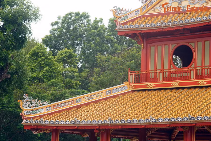 Trong hơn 200 năm tồn tại, Phu Văn Lâu được trùng tu khoảng 10 lần, lần đầu tiên vào năm 1905, lần gần đây nhất là vào năm 2015-2016, sau khi một phần công trình bị sụp đổ do mối mọt năm 2014.