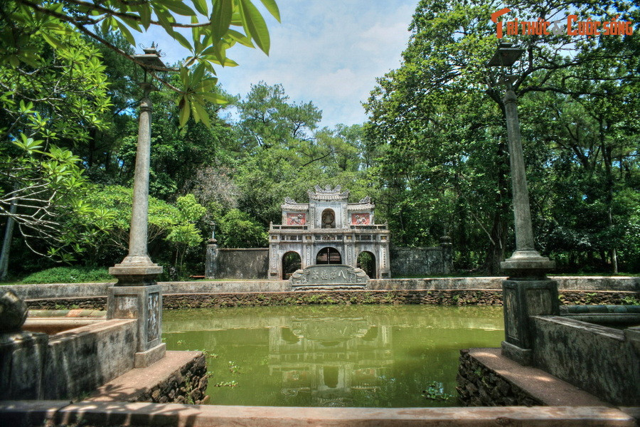 Câu chuyện thiền môn xứ Thuận Hoá xưa kể rằng, Tổ sư Nhất Định từ ngày về rừng lập am An Dưỡng – tiền thân của chùa Từ Hiếu – để tu hành có đem theo mẹ già để chăm lo nuôi dưỡng.