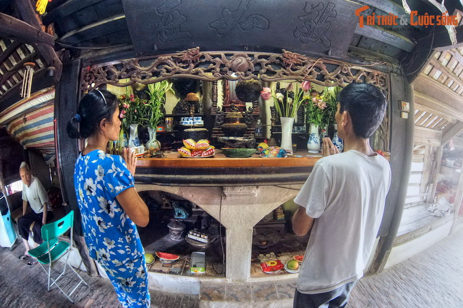 Trước kia, Cầu Khum bắc qua con đường độc đạo đi vào làng, đóng vai trò như cổng làng. Những thập niên gần đây, khi các con đường mới được xây dựng, cầu Khum không còn nhiều giá trị về giao thông nhưng vẫn là một địa điểm tâm linh quan trọng của người dân địa phương.