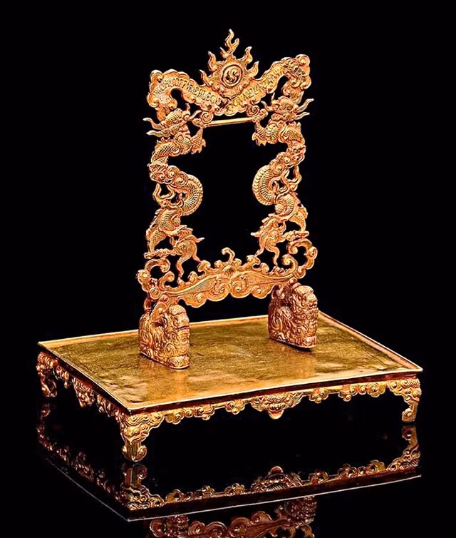 Dac sac “rong khenh kieu mat troi” bang vang rong cua nha Nguyen