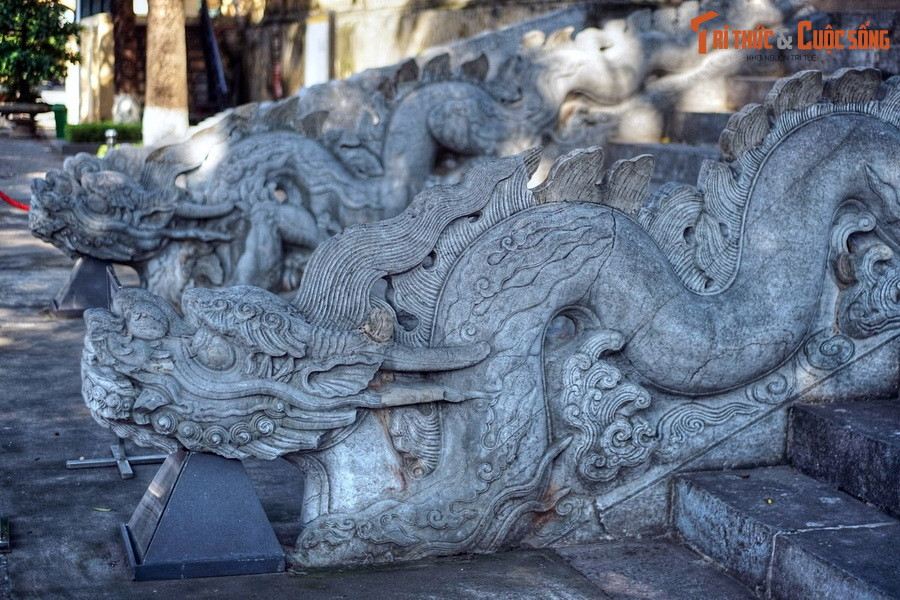 Đây là một quần thể công trình kiến trúc đồ sộ, được các triều vua xây dựng trong nhiều giai đoạn lịch sử và trở thành một trong những di tích quan trọng bậc nhất trong hệ thống di tích Việt Nam.