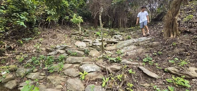 Khoi phuc con duong “thien ly Bac - Nam” huyen thoai tren deo Ngang