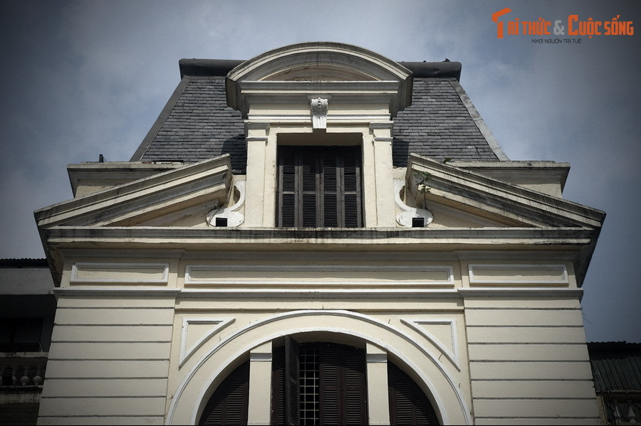 Trên đoàn tàu rầm rập tiến về ga Hàng Cỏ, cán bộ và chiến sĩ ta hân hoan trong tư thế hiên ngang của người chiến thắng.