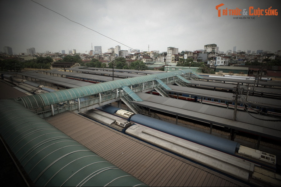 Ngoài sự kiện Giải phóng thủ đô 10/10/1954, ga Hà Nội cũng chứng kiến nhiều thời khắc lịch sử quan trọng khác của thủ đô Hà Nội. Giai đoạn cuối năm 1945, đầu 1946, từ nhà ga này, ngày đêm các đoàn tàu hối hả đưa đoàn quân Nam tiến vào Nam.