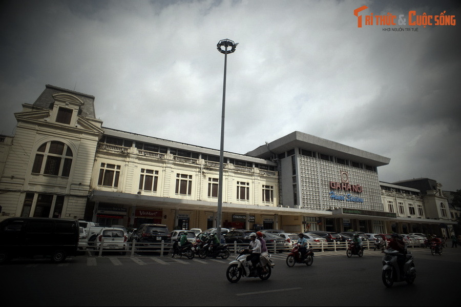 Kể từ ngày đó đến nay đã tròn 70 năm, những chuyến tàu của kỷ nguyên độc lập tự do vẫn đến và đi từ ga Hà Nội.