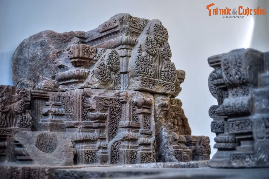 Giới nghiên cứu đánh giá, đài thờ Đồng Dương 22.24 là đài thờ đầy đủ, hoàn chỉnh, độc đáo nhất, nguyên gốc độc bản với các nội dung được thể hiện qua hình thức riêng biệt, không tương đồng với bất cứ Đài thờ nào khác của nền văn hóa Champa ở Việt Nam.