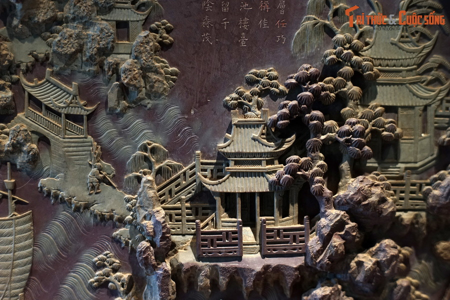 Khung cảnh tựa như ở chốn bồng lai tiên cảnh, hoặc như trong vườn thượng uyển của bậc đế vương, nơi người bình thường chỉ có thể mơ ước và tưởng tượng chứ không bao giờ có cơ hội đặt chân vào.