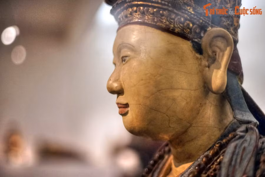 Có thời gian bà đã quy y tại Ninh Phúc tự (chùa Bút Tháp) tại xã Đình Tổ huyện Thuận Thành, Kinh Bắc. Được thiền sư Chuyết Chuyết ban cho pháp danh là Pháp Tánh, bà vừa tu luyện vừa được dịp học hỏi nghiên cứu sâu xa thêm về kinh điển của nhà Phật.