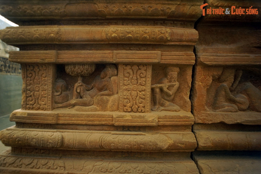 Theo nhà nghiên cứu văn hóa Chăm – TS Trần Kỳ Phương (quản thủ của Bảo tàng Điêu khắc Chăm Đà Nẵng từ năm 1978 đến 1998), đài thờ Mỹ Sơn E1 chính là bức tranh liên hoàn khắc họa cảnh sinh hoạt của các đạo sĩ Ấn Độ giáo ẩn mình tu luyện trong rừng sâu.